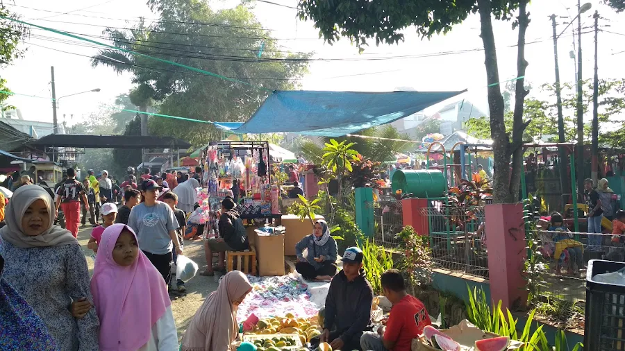 Pasar kaget ini bisa memberikan dampak langsung kepada pembeli dan juga para pedagang, karena mereka akan mendapatkan banyak bonus dan di jamin menang di jitu menjual banyak produk nya bagi penjual