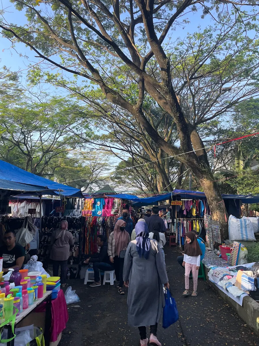 Pasar kaget ini bisa memberikan dampak langsung kepada pembeli dan juga para pedagang, karena mereka akan mendapatkan banyak bonus dan di jamin menang di jitu menjual banyak produk nya bagi penjual