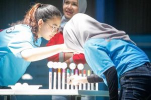 Permainan Accuracy team adalah permainan ketangkasan yang di kemas menjadi tantangan kelompok dan banyak melatih kerja sama dengan teknik dan akurasi.