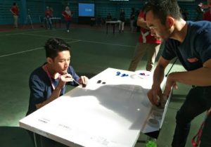 Permainan Accuracy team adalah permainan ketangkasan yang di kemas menjadi tantangan kelompok dan banyak melatih kerja sama dengan teknik dan akurasi.