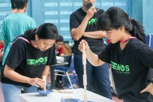 Permainan Accuracy team adalah permainan ketangkasan yang di kemas menjadi tantangan kelompok dan banyak melatih kerja sama dengan teknik dan akurasi.